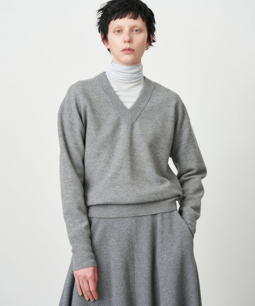 FINE WOOL MELTON | V-NECK SWEATER – ATON | エイトン