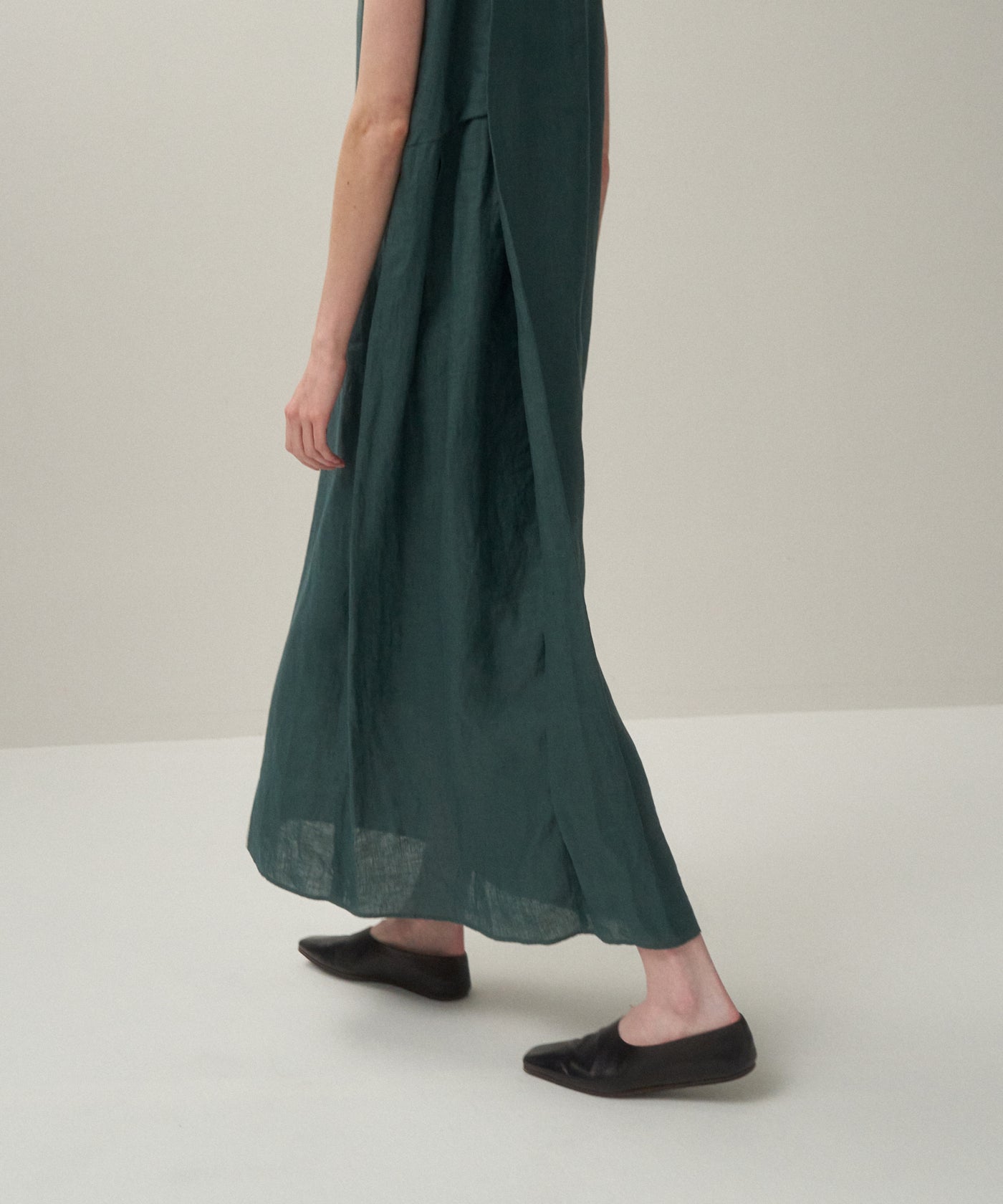 NATURAL DYED LINEN LAWN | TUCKED DRESS – ATON | エイトン