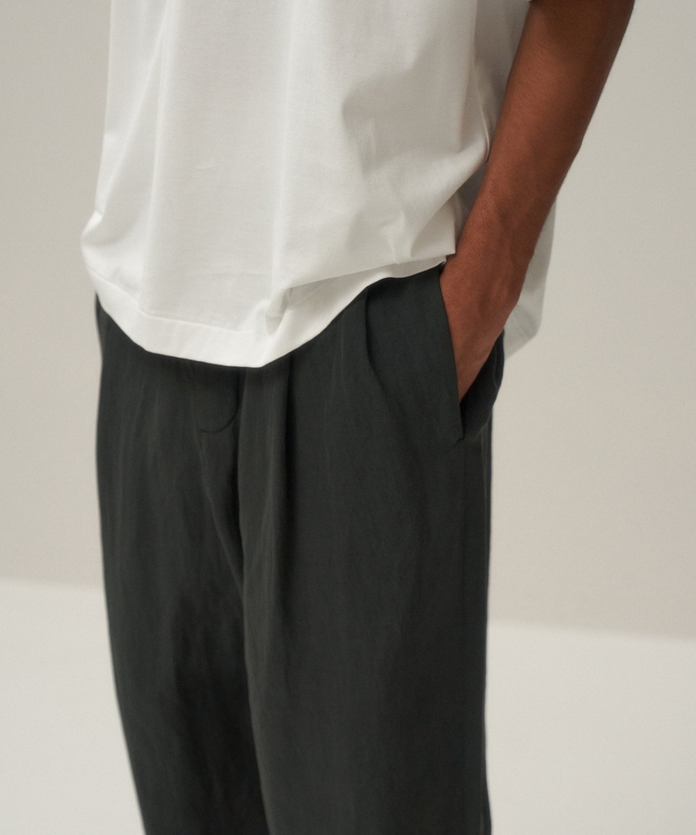 COTTON LINEN VOILE | TWO TUCKED EASY PANTS – ATON | エイトン COTTON LINEN VOILE | TWO TUCKED EASY PANTS – ATON | エイトン