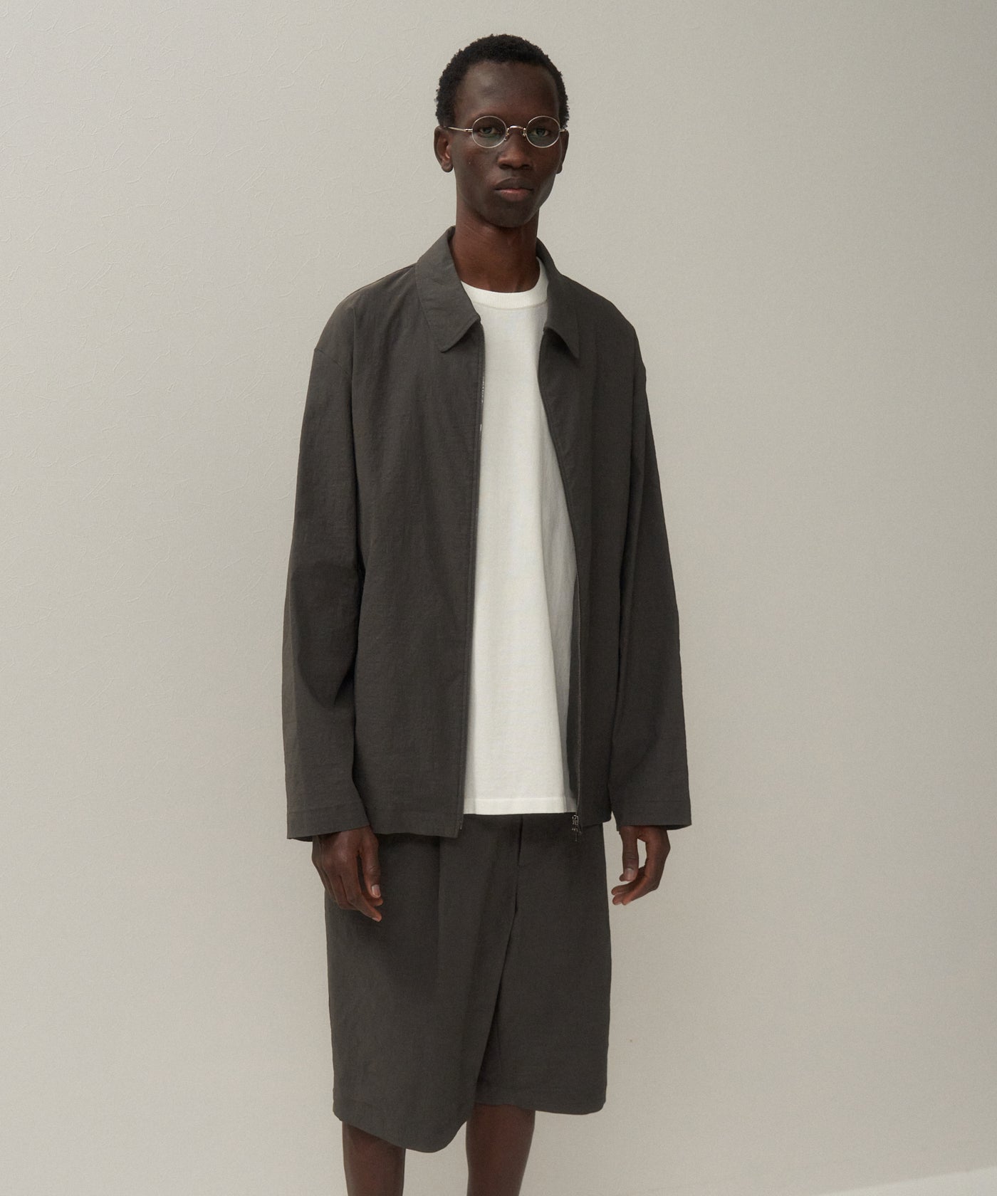 STRETCH NYLON LINEN | WIDE TWO TUCKED SHORTS – ATON | エイトン