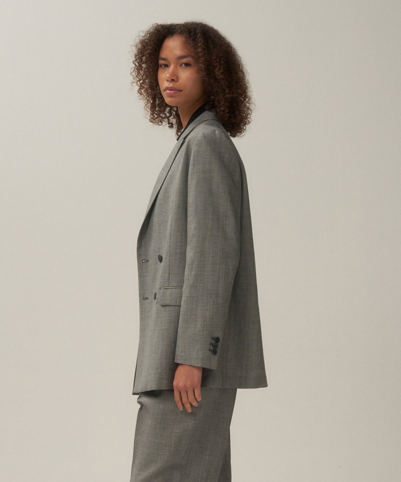 WOOL LINEN SHARKSKIN | DOUBLE-BREASTED JACKET – ATON | エイトン