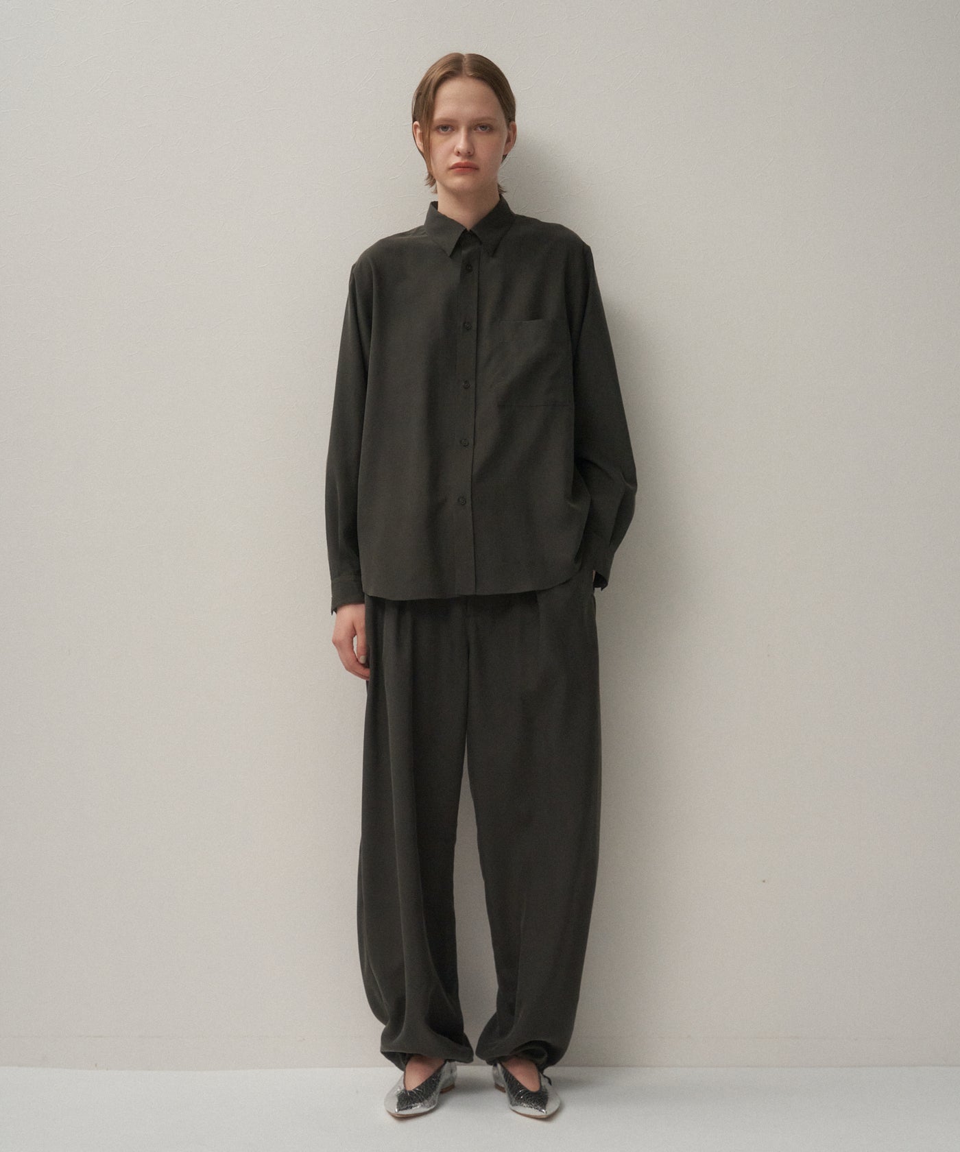 ATON 白SILK LINEN エイトン　ワイドカジュアルワークパンツ ATON 白SILK LINEN エイトン ワイドカジュアルワークパンツ ATON 白