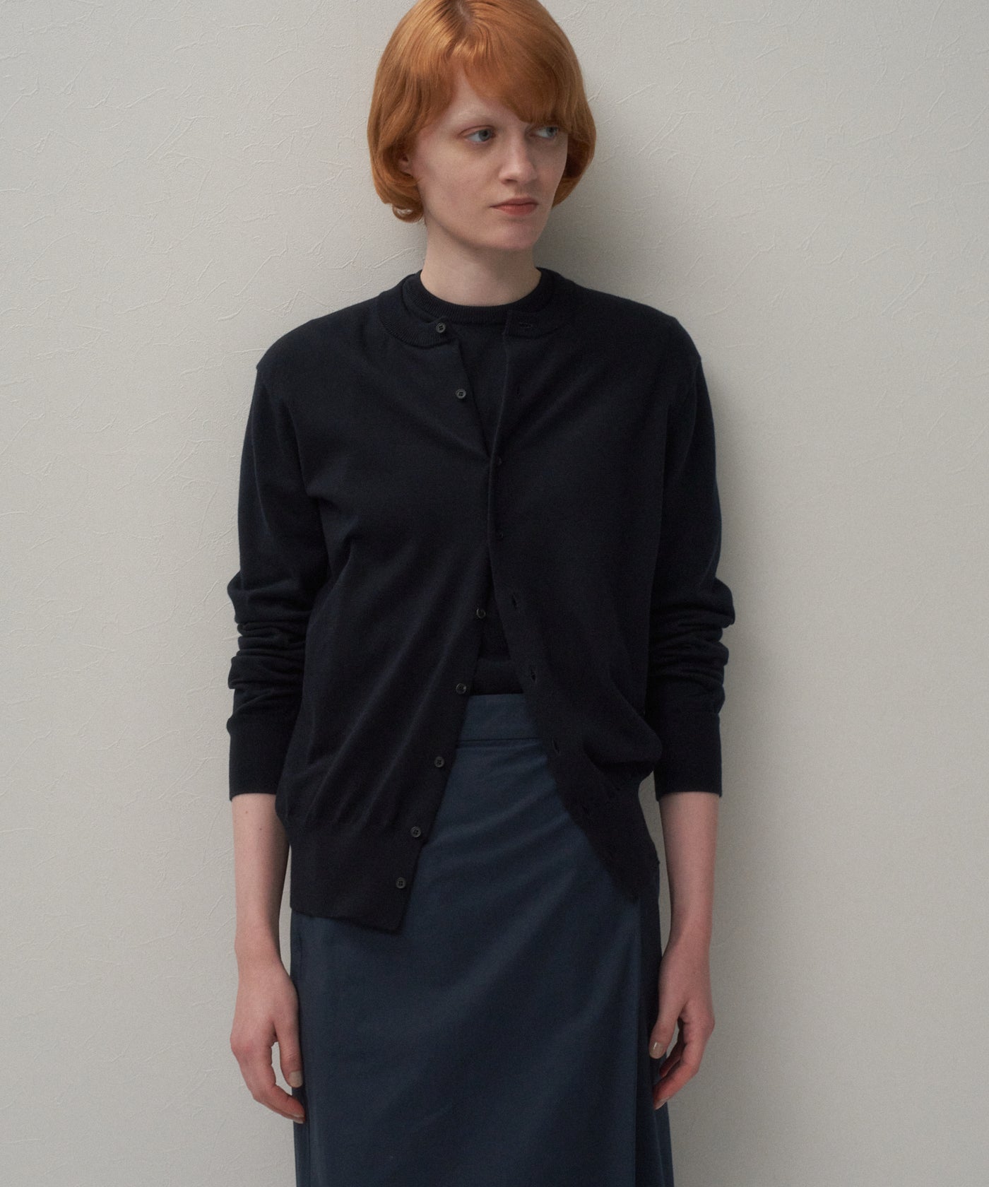 FINE COMPACT COTTON | CREW NECK CARDIGAN – ATON | エイトン