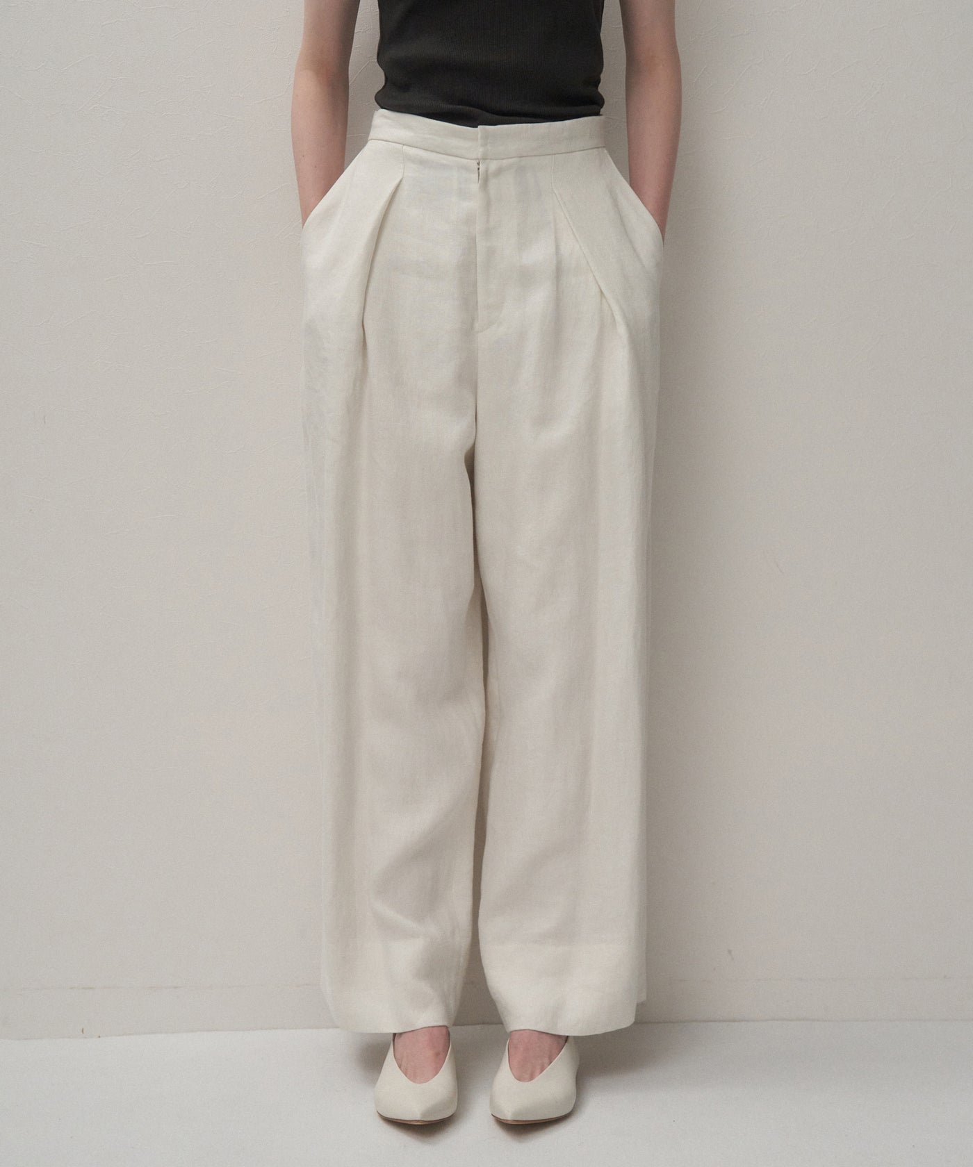LINEN TWILL | TUCKED EASY PANTS – ATON | エイトン