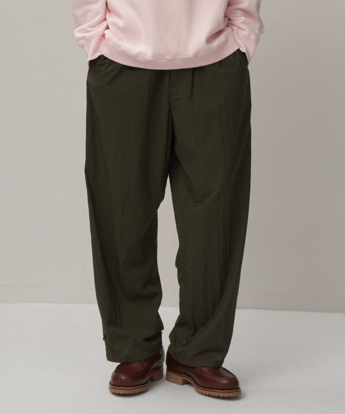 MAT AIRLY NYLON | WIDE PANTS – ATON | エイトン