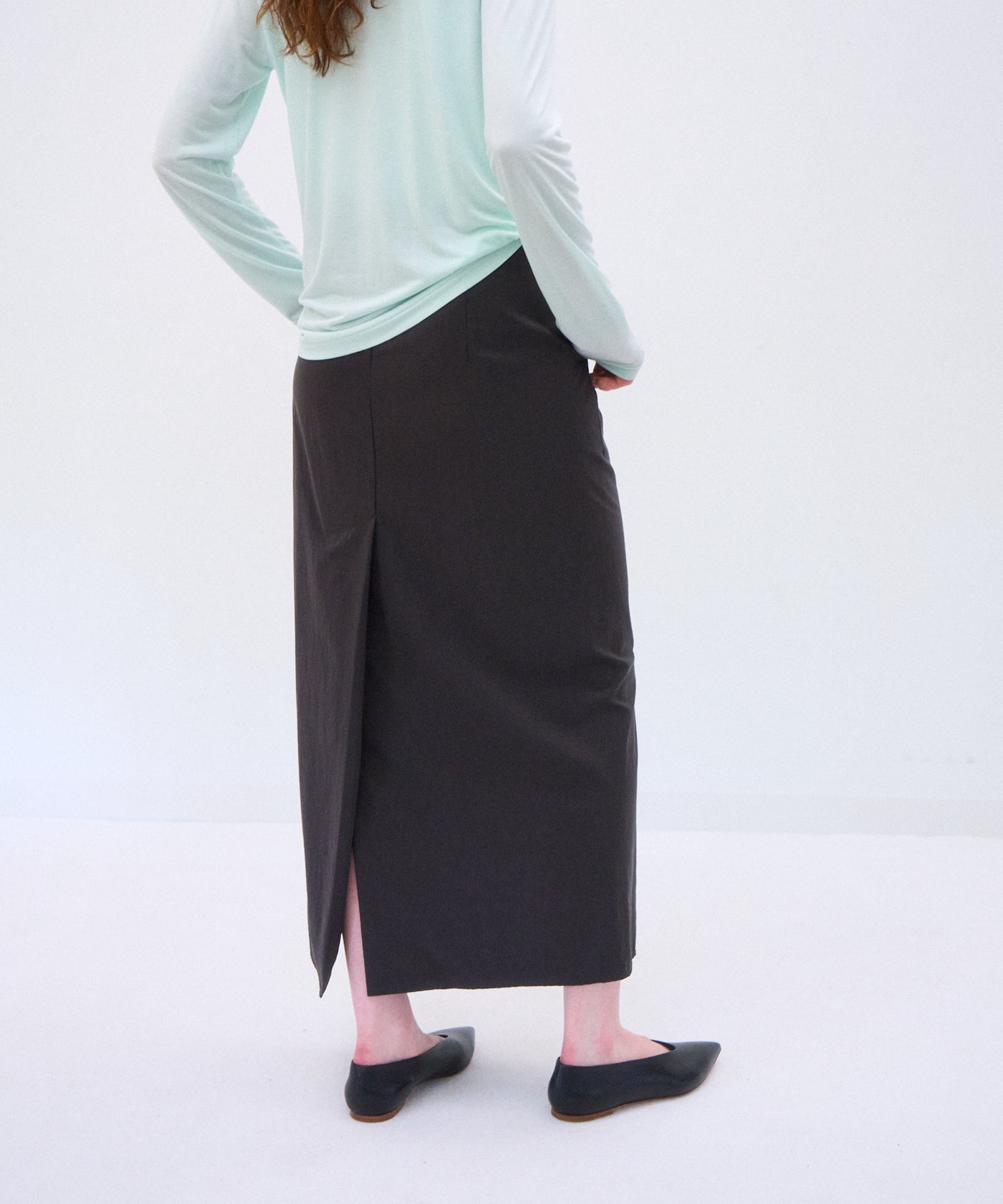 FIBRIL NYLON SATIN | STRAIGHT SKIRT – ATON | エイトン