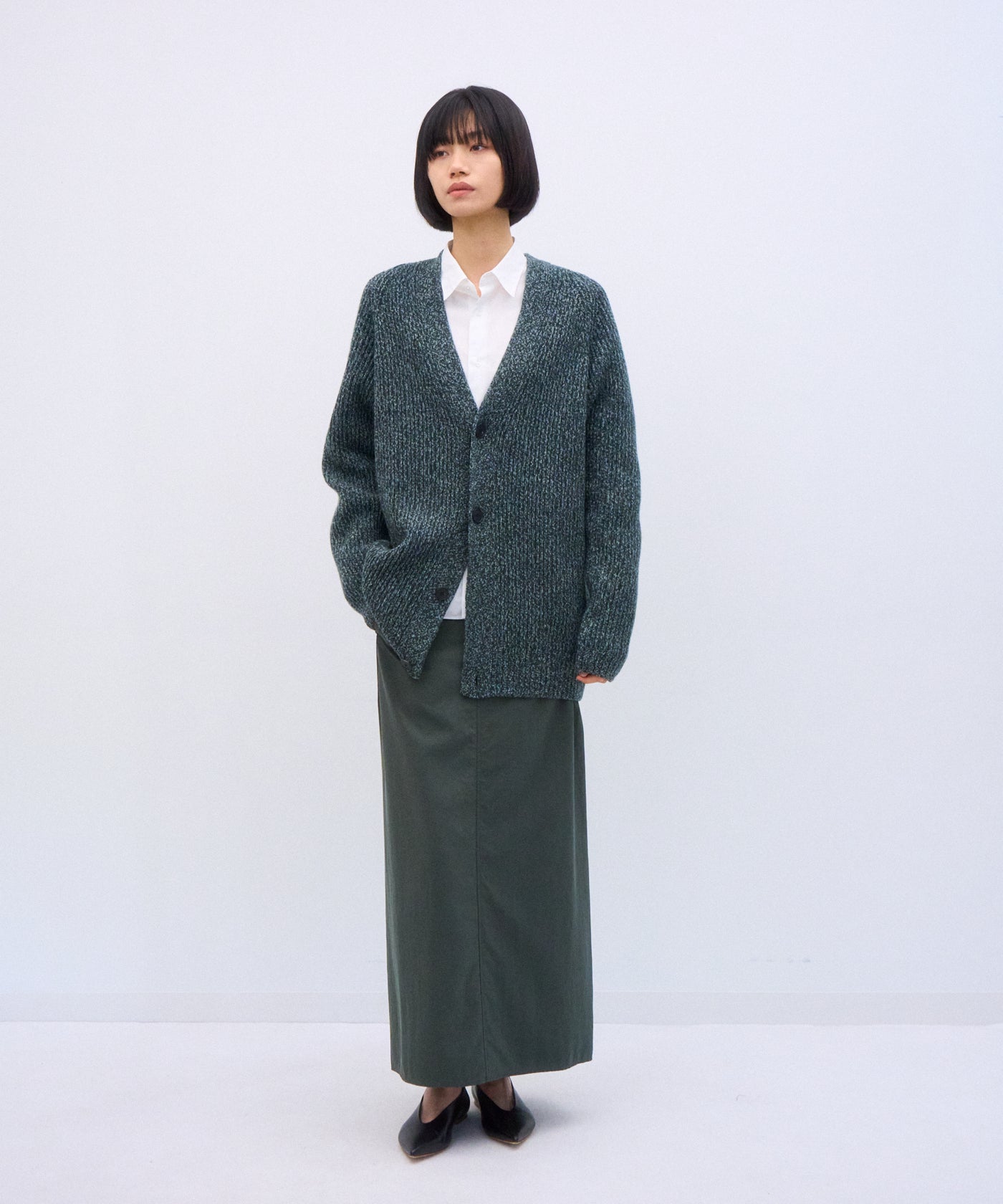 SUPER FINE MERINO | V-NECK CARDIGAN – ATON | エイトン