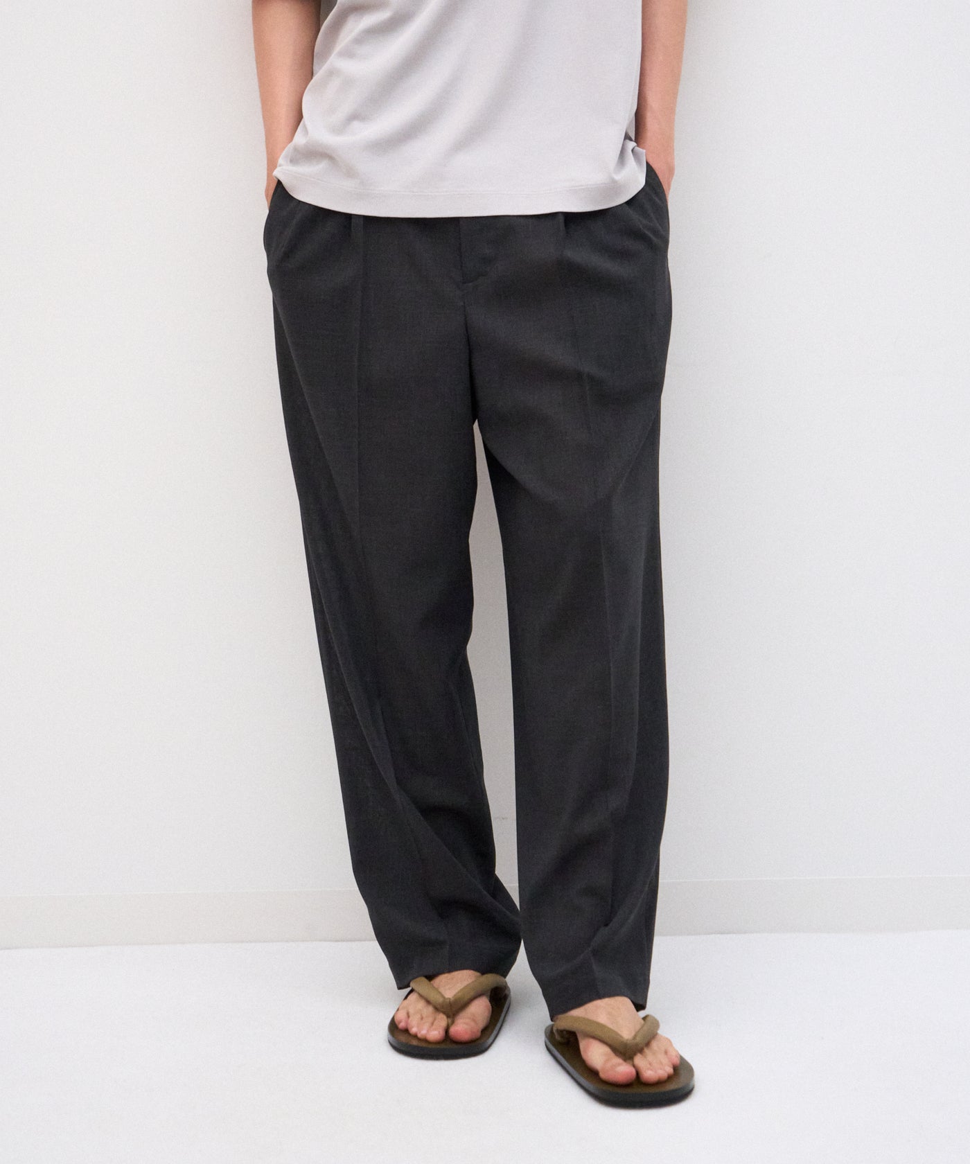 O*i様 【ATON】ウールリネン イージーパンツ 日本製 ダークグレー エイト TWIST WOOL GAUZE | TWO TUCKED EASY PANTS – ATON | エイトン