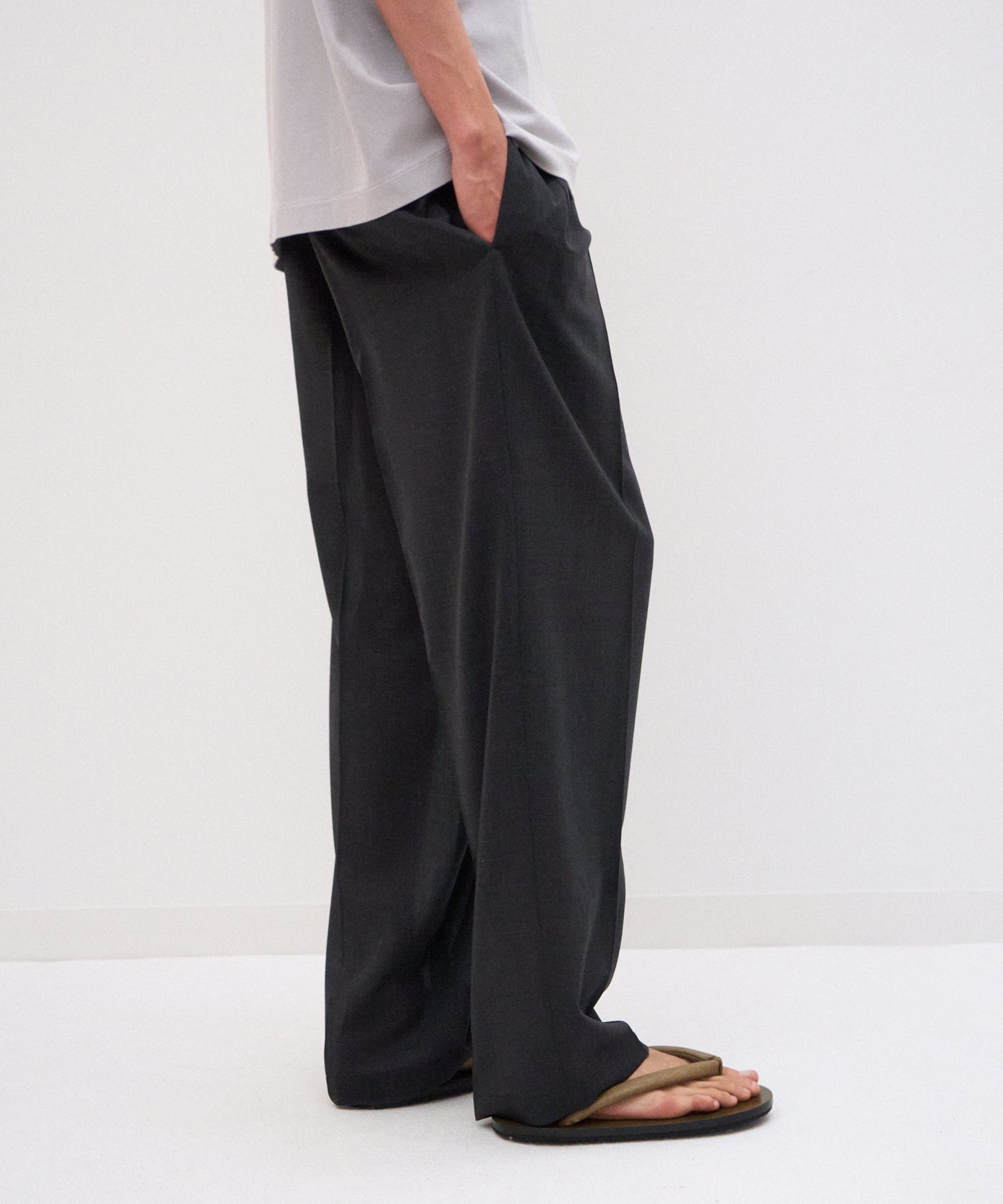 TWIST WOOL GAUZE | TWO TUCKED EASY PANTS – ATON | エイトン