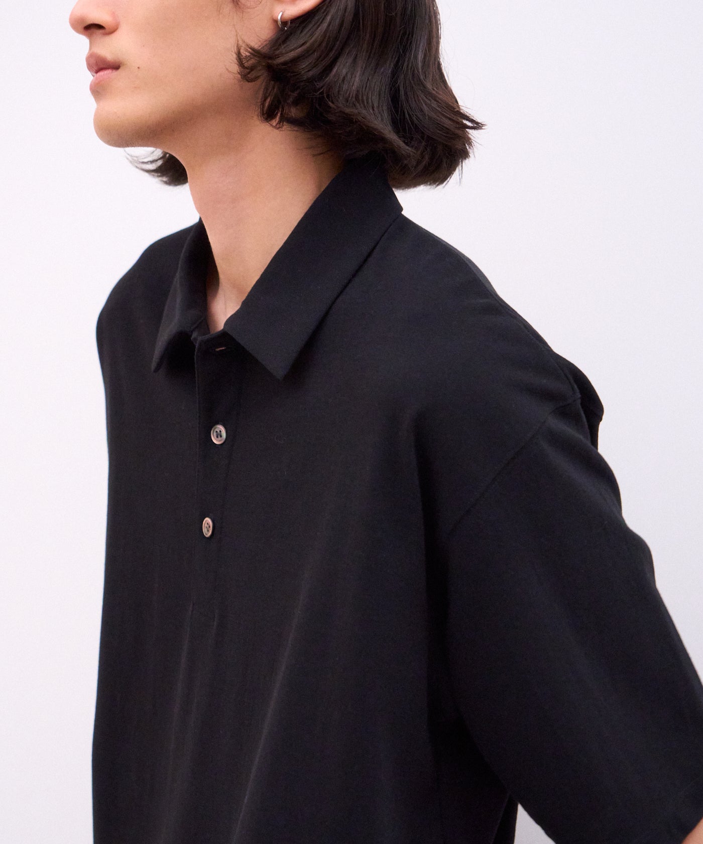 ATON ブラック 長袖ポロシャツ FRESCA PLATE | LOOSE FIT PORO SHIRT – ATON | エイトン