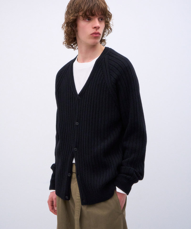 LAMBS WOOL | V-NECK CARDIGAN – ATON | エイトン