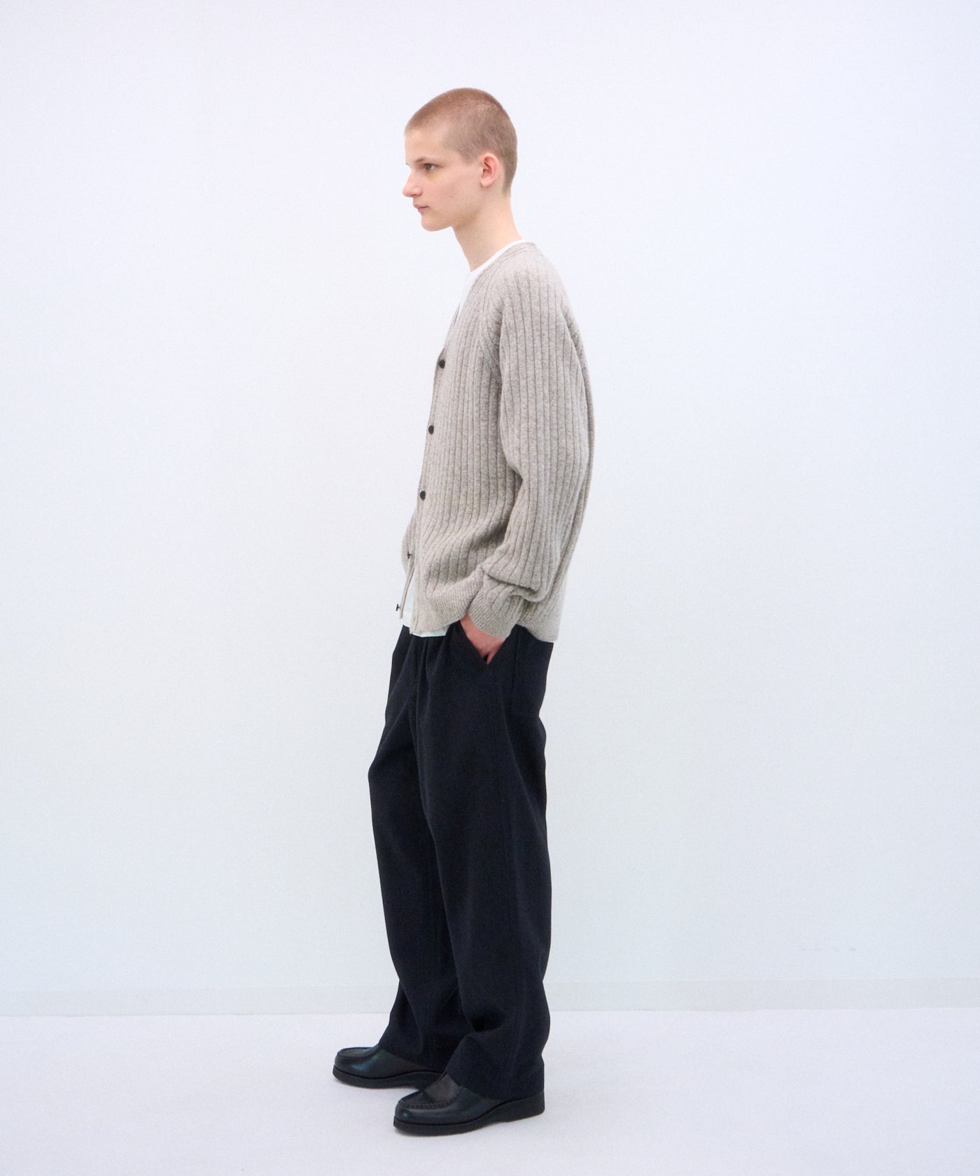 ATON カーディガン エイトン 04 LAMBS WOOL | V-NECK CARDIGAN – ATON | エイトン