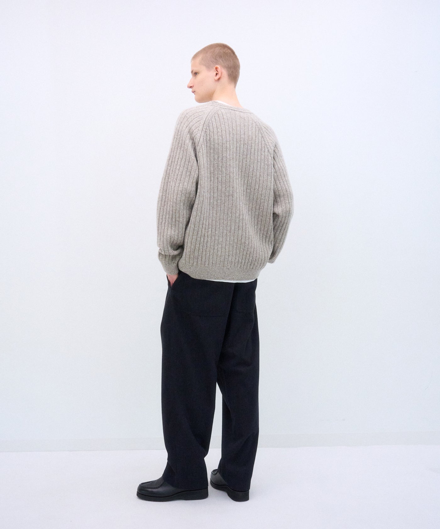 LAMBS WOOL | V-NECK CARDIGAN – ATON | エイトン
