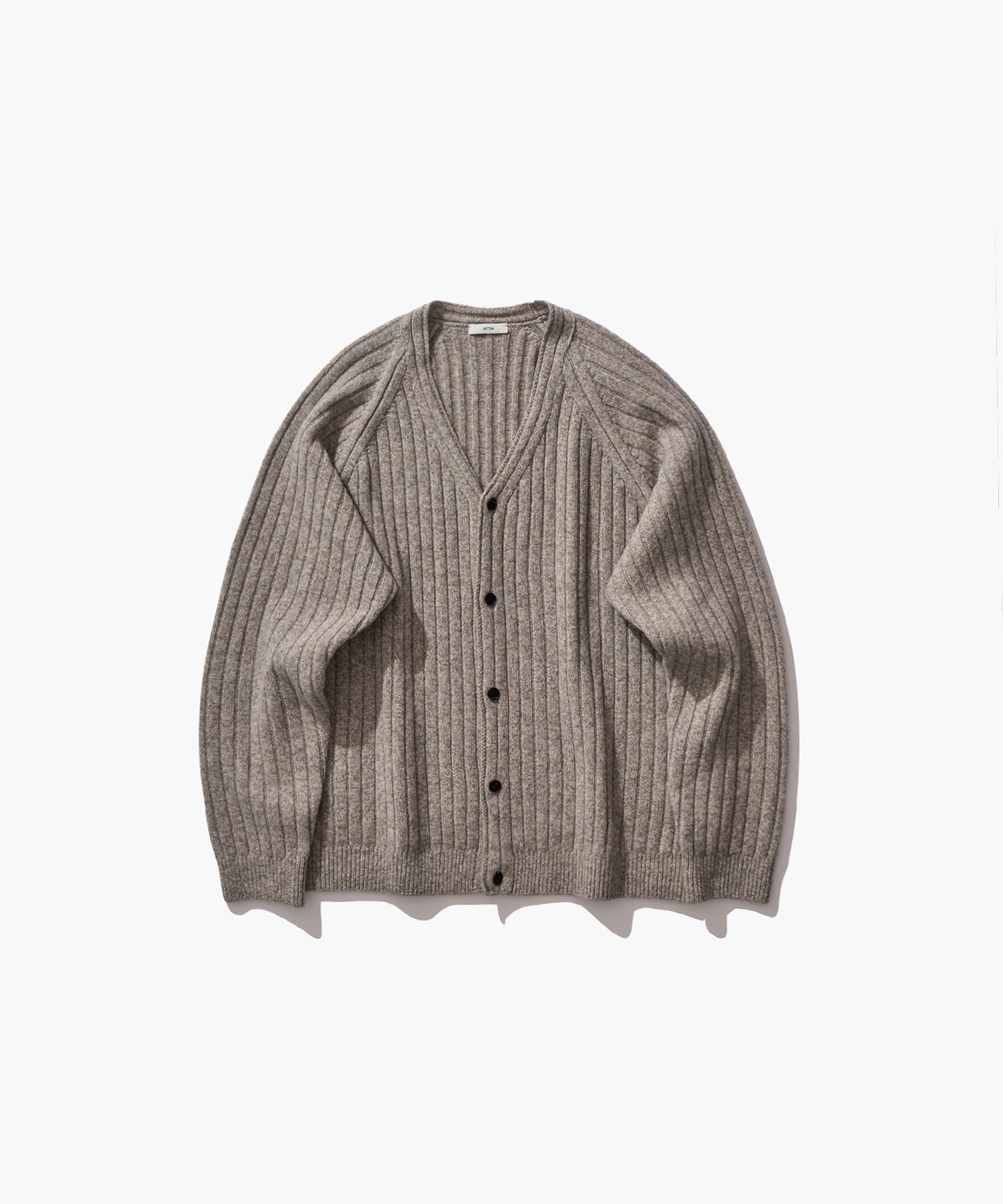 LAMBS WOOL | V-NECK CARDIGAN – ATON | エイトン